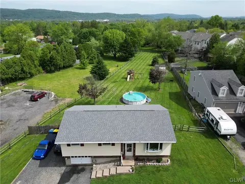 5257 Lanark Rd, Saucon Twp, PA 18034