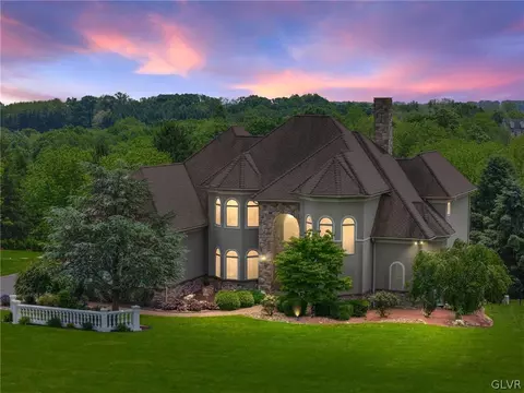 5660 Old Mile Hill Ct, North Whitehall Twp, PA 18069