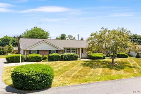 6710 Ivy Ln, Wescosville, PA 18106