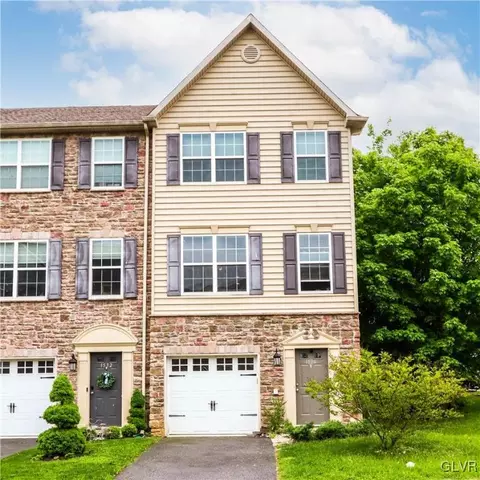 1530 Greystone Pl, Hellertown, PA 18055