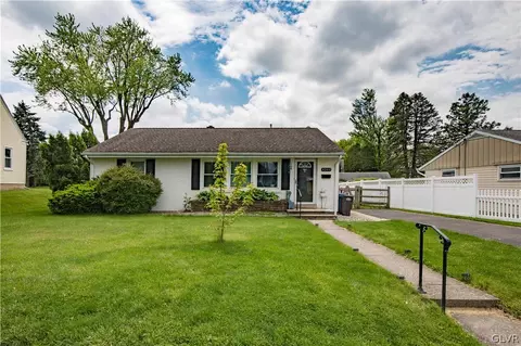 4260 Windsor Dr, Allentown, PA 18104