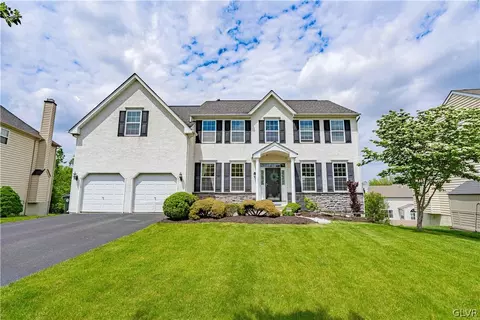 8685 Thornton Dr, Breinigsville, PA 18031