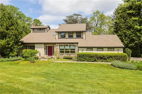 5231 Arctic Cir, Emmaus, PA 18049
