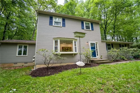 15 Jeanette St, Williams Twp, PA 18042