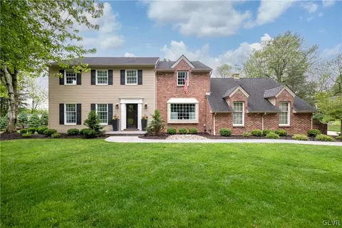 5048 Bridlepath Dr, Macungie, PA 18062