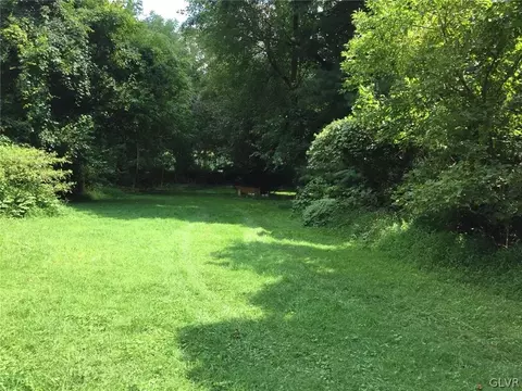 325 Berger Rd, Glendon Boro, PA 18042