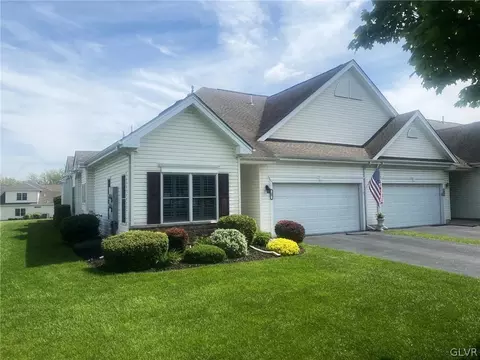 25 Moor Dr, Palmer Township, PA 18045