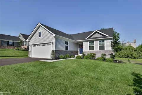 4221 Mimosa Ln, Whitehall, PA 18052