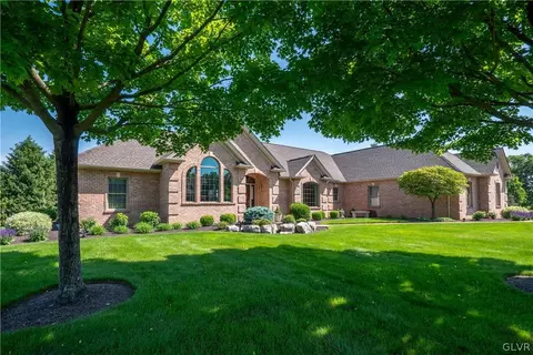 2053 Charles Dr, Hellertown, PA 18055