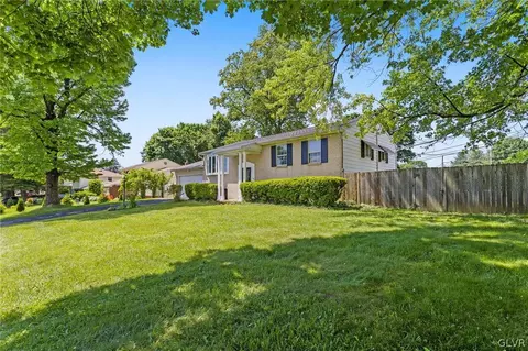 2601 Swanson St, Palmer Township, PA 18045