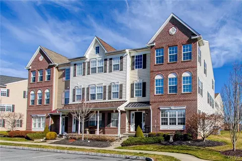 2007 Morgan Hill Dr #M16, Pennsburg, PA 18073