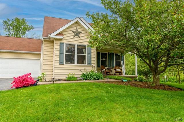4838 Yorkshire Rd, Walnutport, PA 18088