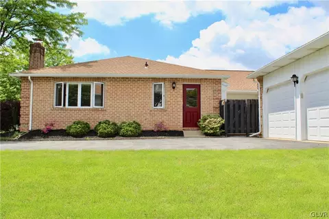 5683 Merion Ln, Macungie, PA 18062