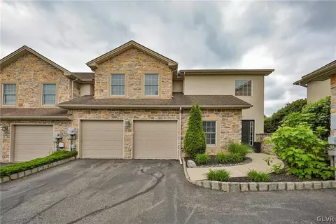 8 Tamarack Ct, Forks Twp, PA 18040