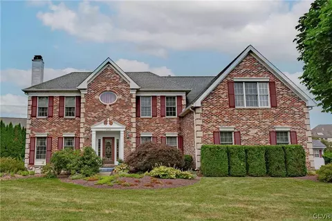 4664 Susan Dr, Bethlehem, PA 18017