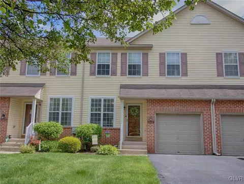 7657 Cross Creek Cir, Breinigsville, PA 18031