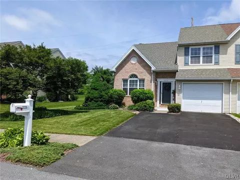 2235 Briarwood Dr, Coplay, PA 18037