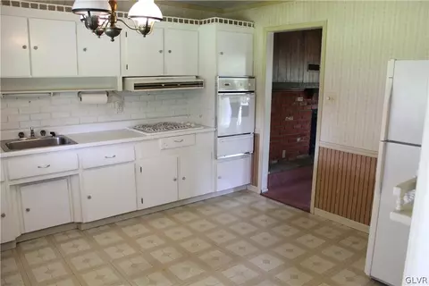1843 Hampton Rd, Bethlehem, PA 18020 photo 3