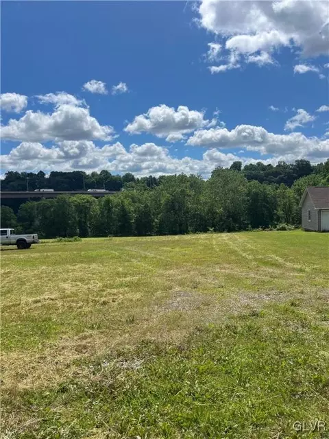 405 S Delaware Dr, Williams Twp, PA 18042