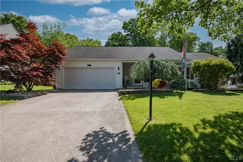 3200 Applewood Dr, Bethlehem, PA 18020