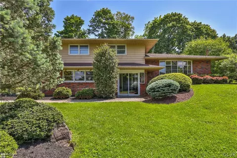 28 Ridgewood Rd, Palmer Township, PA 18045
