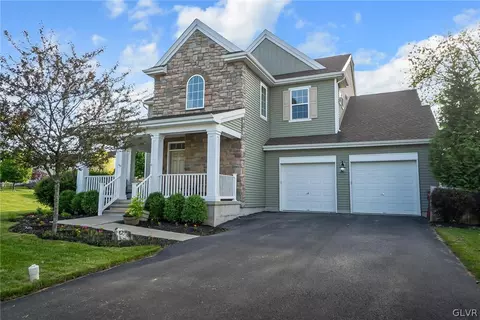 2740 Homestead Dr, Forks Twp, PA 18040