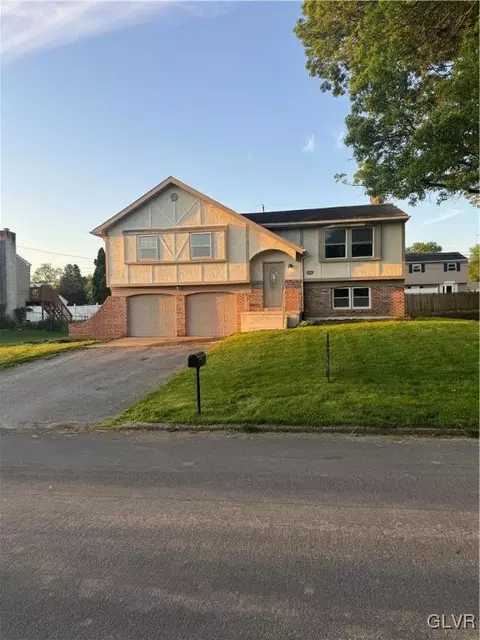 4902 Cypress St, Wescosville, PA 18106