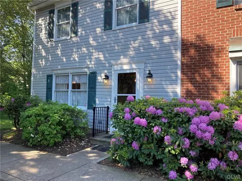 128 Eaglesmere Cir #23, East Stroudsburg, PA 18301