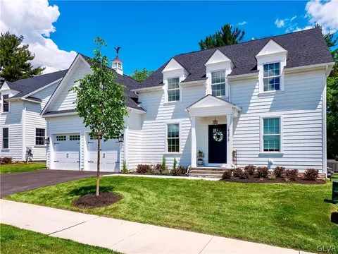 4375 Stonebridge Dr, Fountain Hill, PA 18015