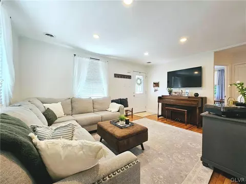 409 Maple Rd, Hellertown, PA 18055 photo 8