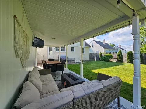 409 Maple Rd, Hellertown, PA 18055 photo 28