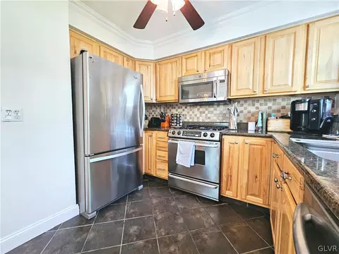 409 Maple Rd, Hellertown, PA 18055 photo 5