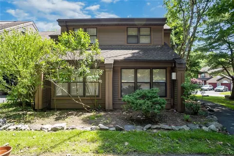 37 Sky Viw Dr #E, Smithfield Twp, PA 18360