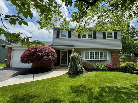 4922 Hemlock Ct, Wescosville, PA 18106