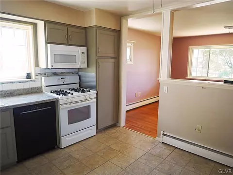 863 Elm Rd, Hellertown, PA 18055 photo 7