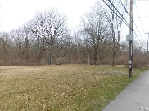 4709 S Delaware Dr, Mt Bethel Twp, PA 18040