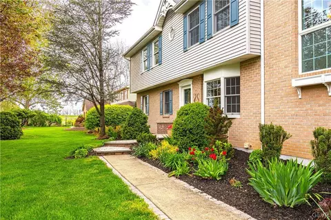 5500 Chenango Dr, Bethlehem, PA 18017 photo 3