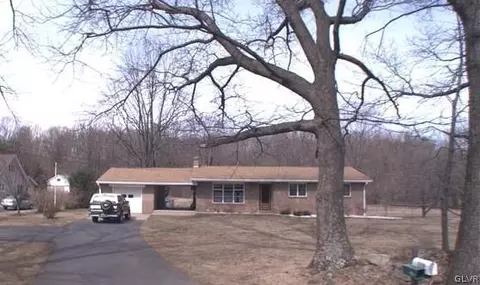 7119 Sweetwood Dr, Macungie, PA 18062