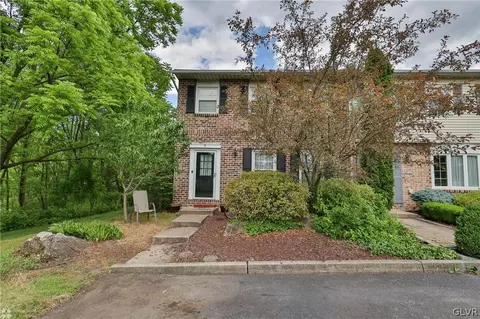 1098 N Hedgerow Dr, Allentown, PA 18103