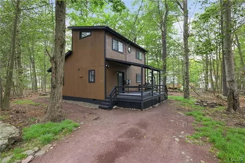 2946 Vera Ct, Coolbaugh Twp, PA 18466