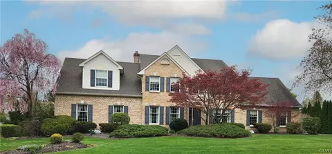 5741 Shady Ln, Nazareth, PA 18064