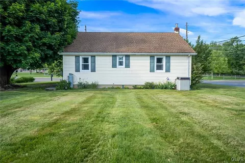 173 E 3rd St, Wind Gap, PA 18091 photo 4
