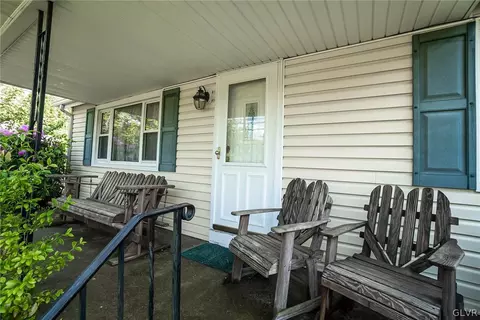 173 E 3rd St, Wind Gap, PA 18091 photo 2