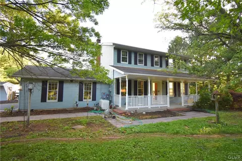 688 Youngs Hill Rd, Easton, PA 18040