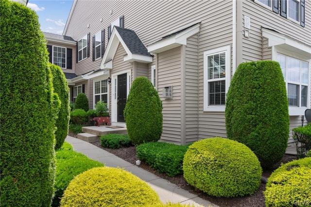 5971 Saratoga Ln, Center Valley, PA 18034