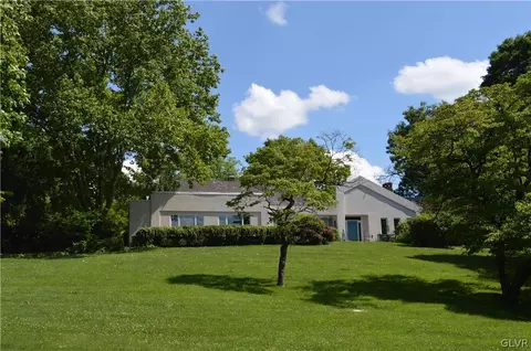 403 Paxinosa Rd E, Easton, PA 18040