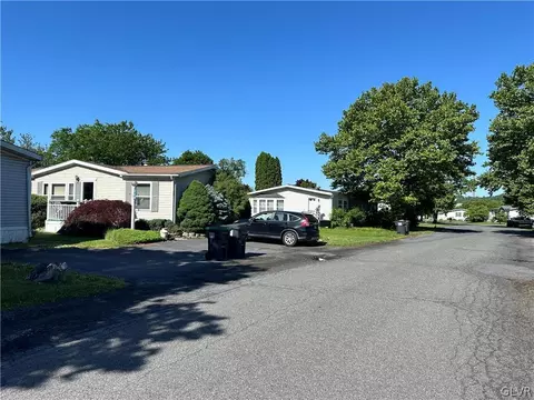 228 Greenbriar Dr, Bath, PA 18014