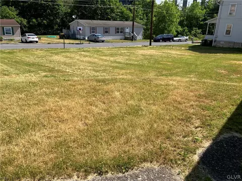 3328 Franklin St, Washington Twp, PA 18080