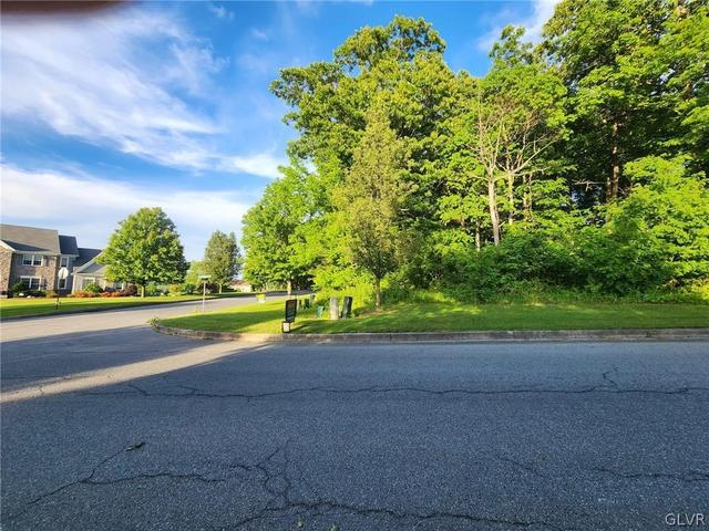 3990 Hunsicker Dr, Lehigh Twp, PA 18088