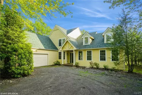 715 Pine Crest Dr, Pocono Summit, PA 18346